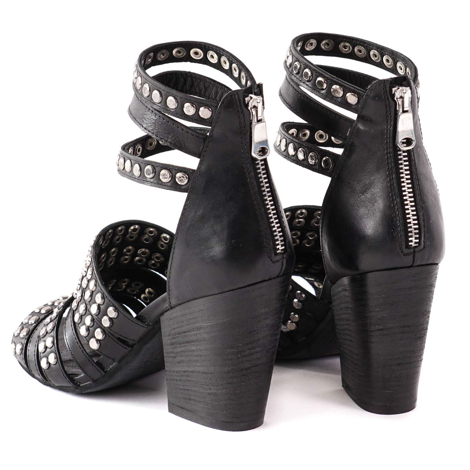 Vasarinės basutės uždaru kulnu