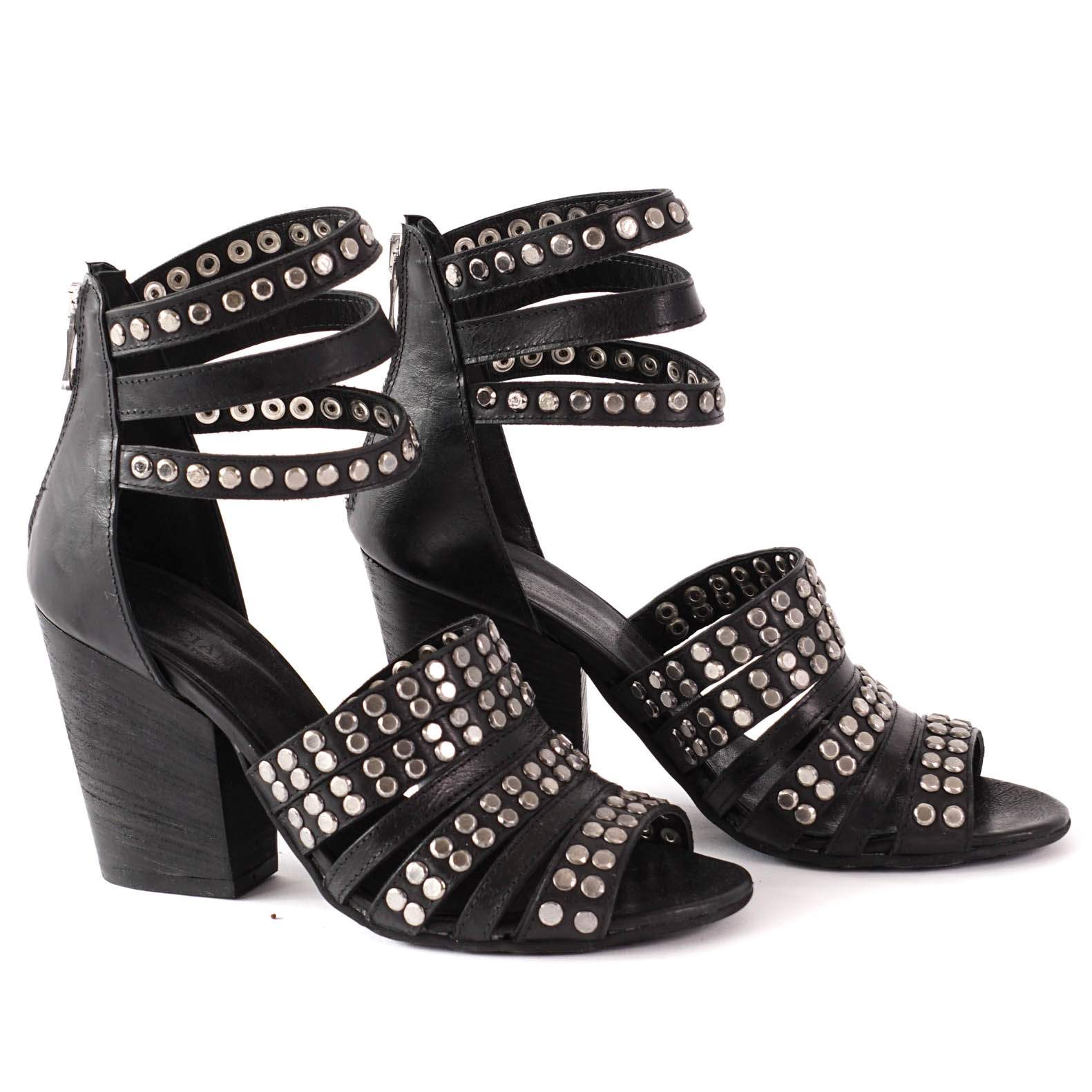 Vasarinės basutės uždaru kulnu