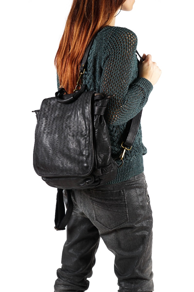 Juoda Itališka odinė kuprinė - transformeris