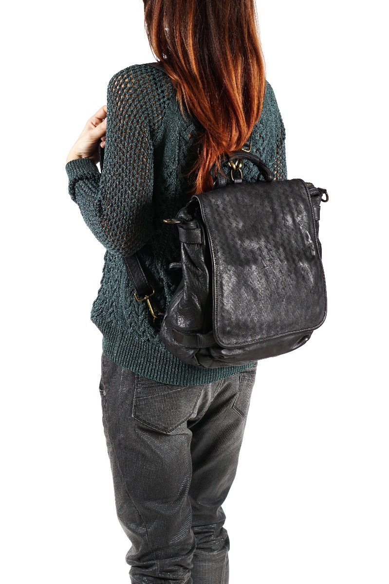 Juoda Itališka odinė kuprinė - transformeris