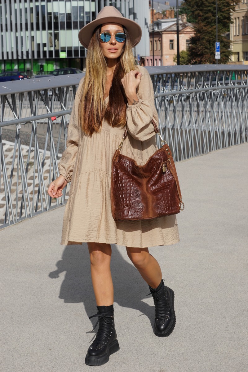 Verstos odos rankinė rudos spalvos