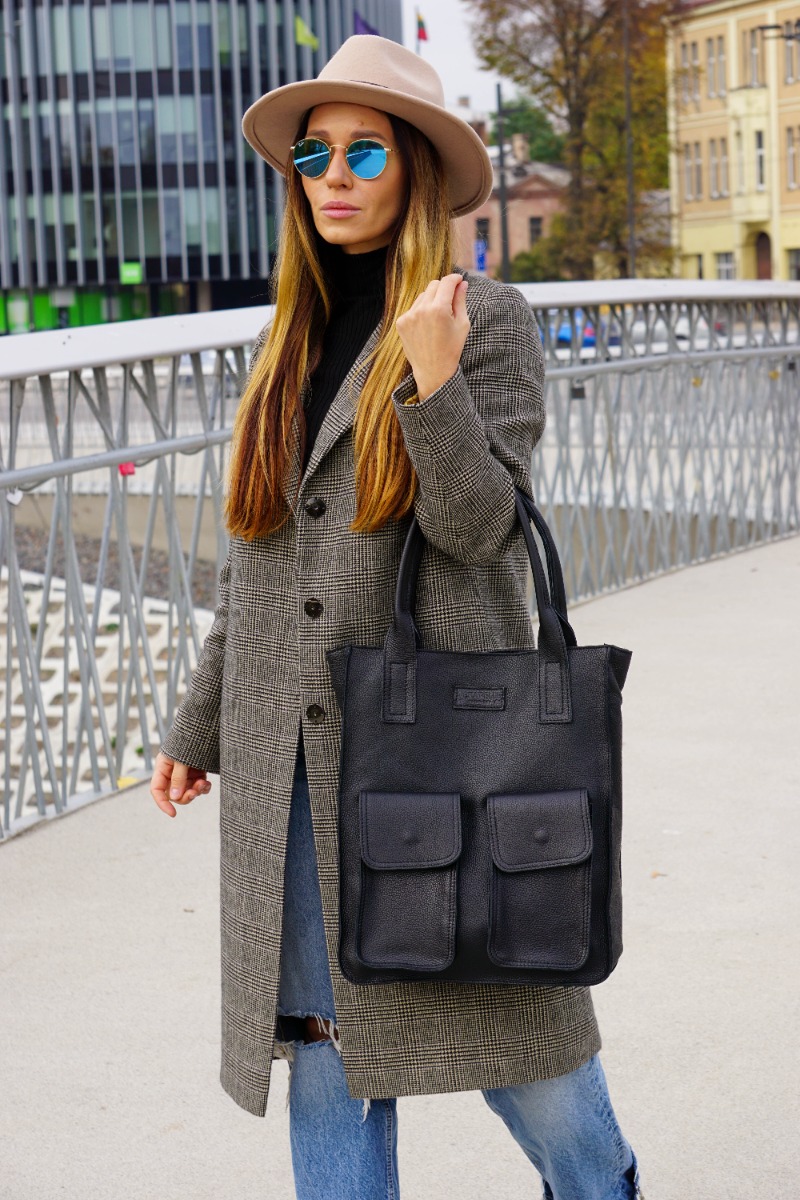 Juoda didelė Itališka rankinė su kišenėmis