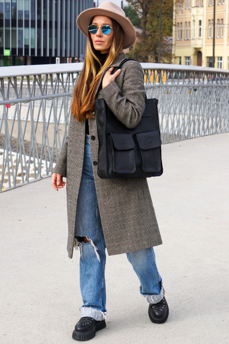 Juoda didelė Itališka rankinė su kišenėmis