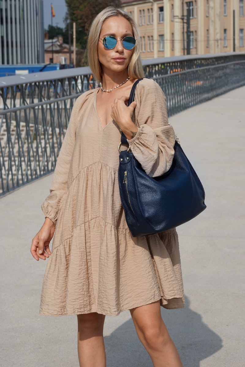 Tamsiai mėlyna natūralios odos rankinė su pakabuku