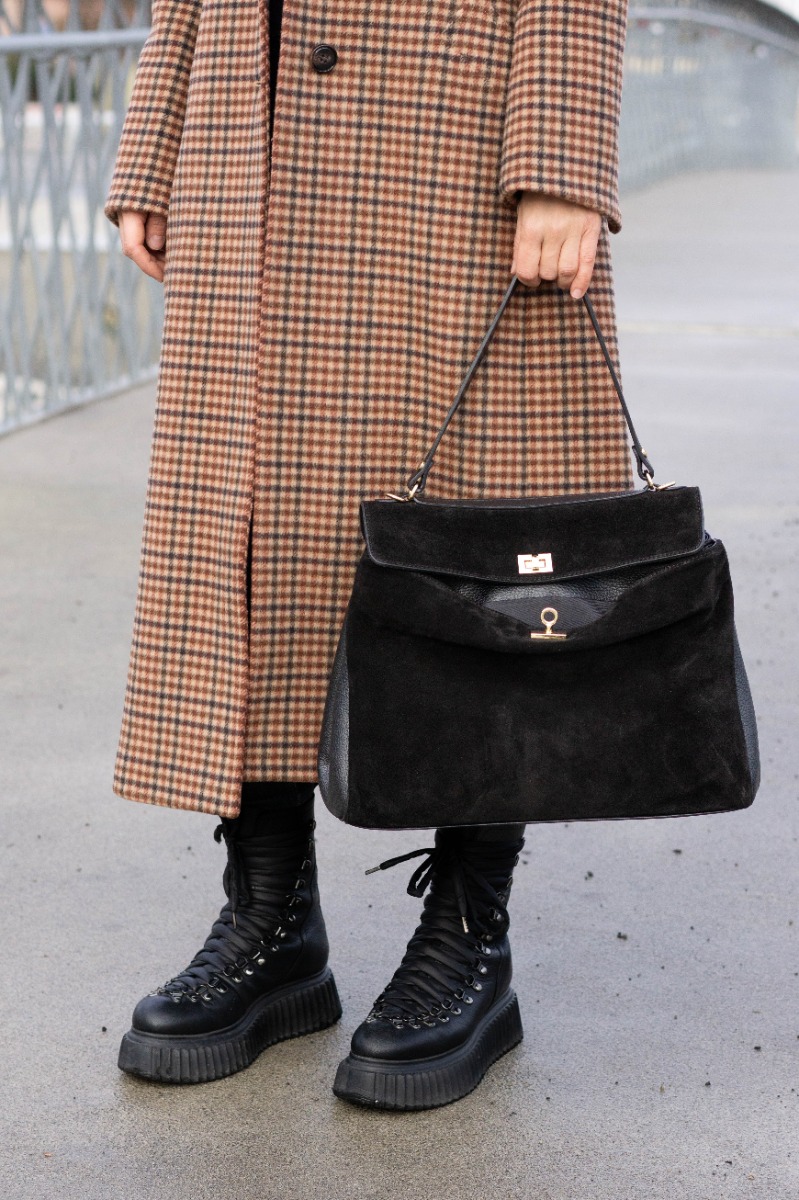 Klasikinė verstos odos juoda rankinė