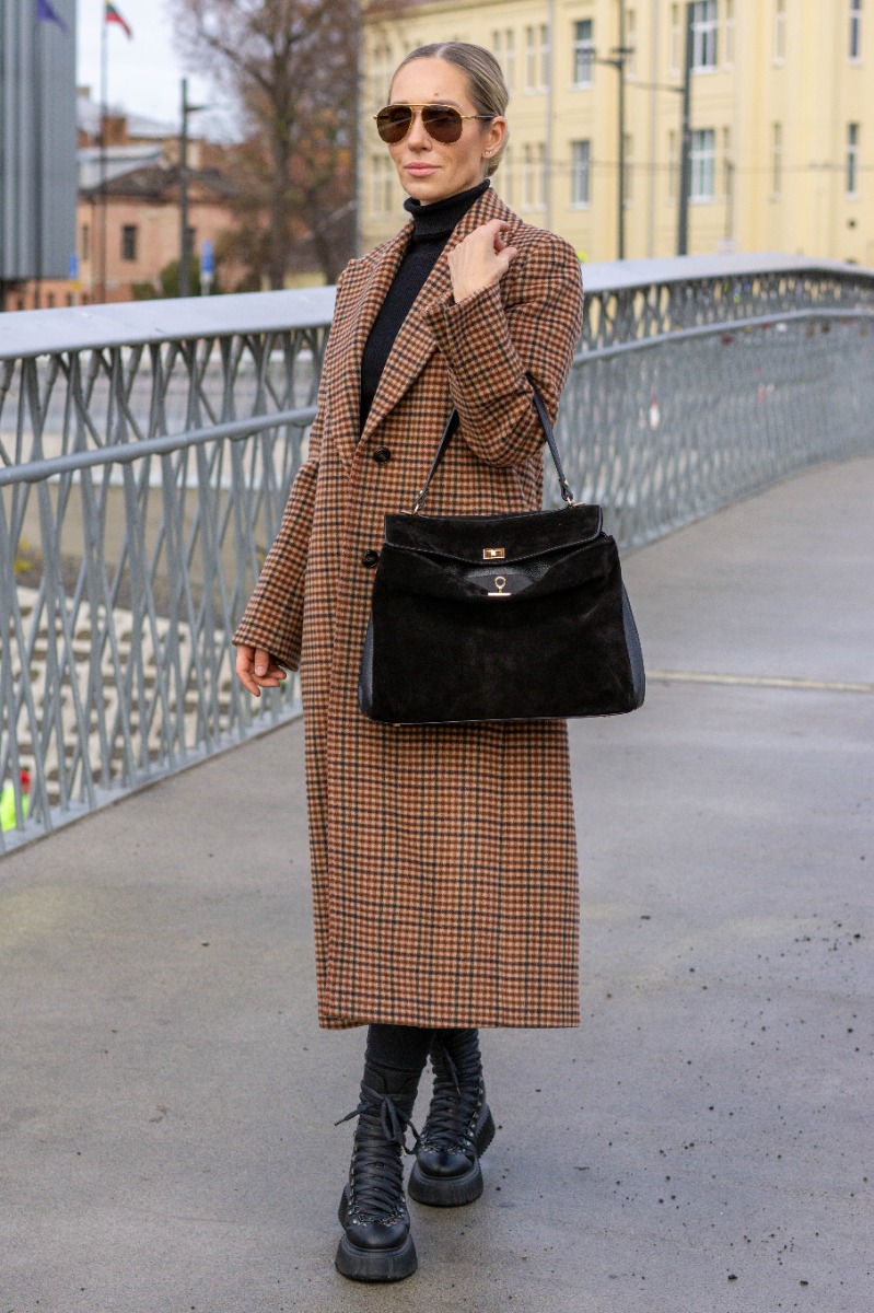 Klasikinė verstos odos juoda rankinė