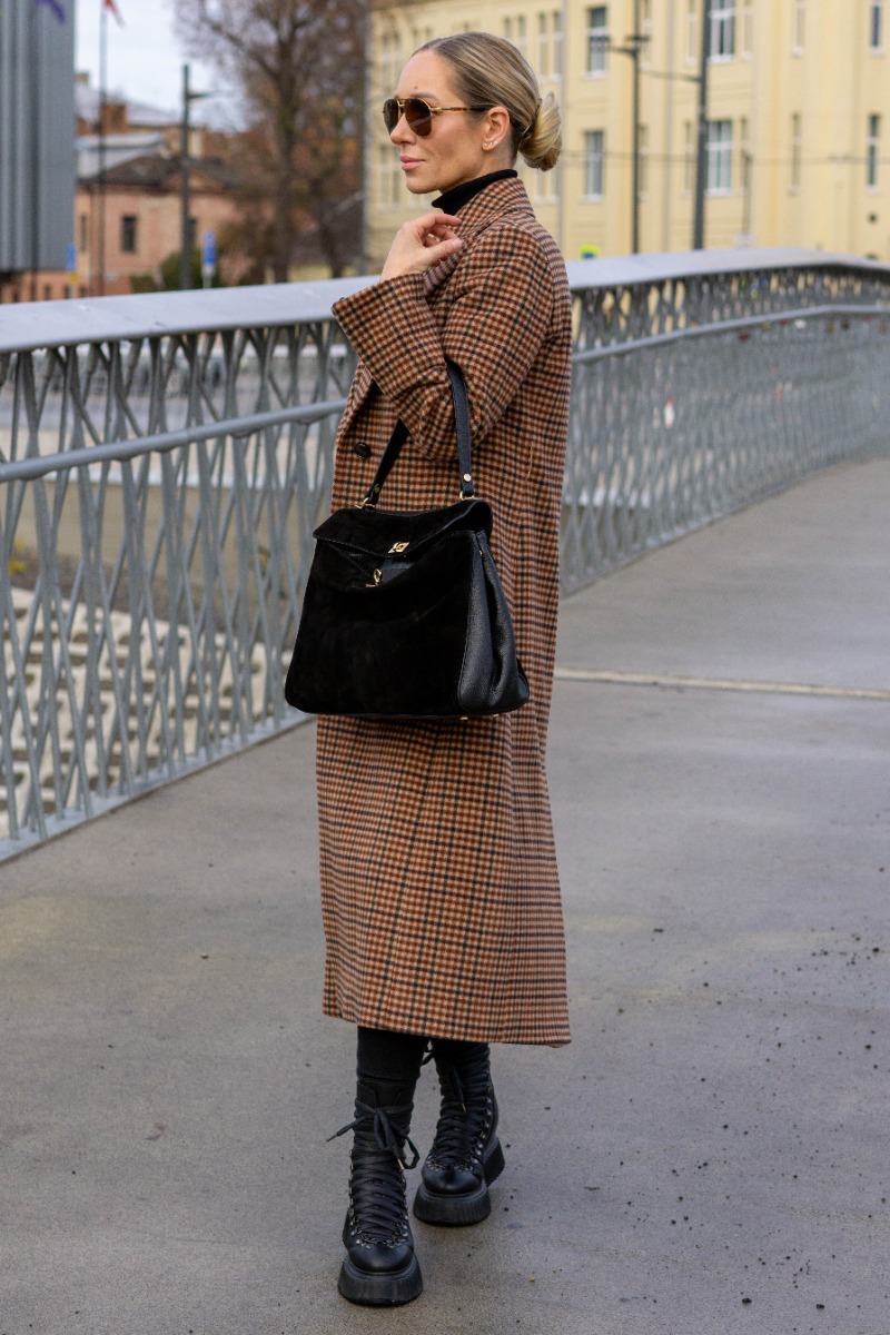 Klasikinė verstos odos juoda rankinė