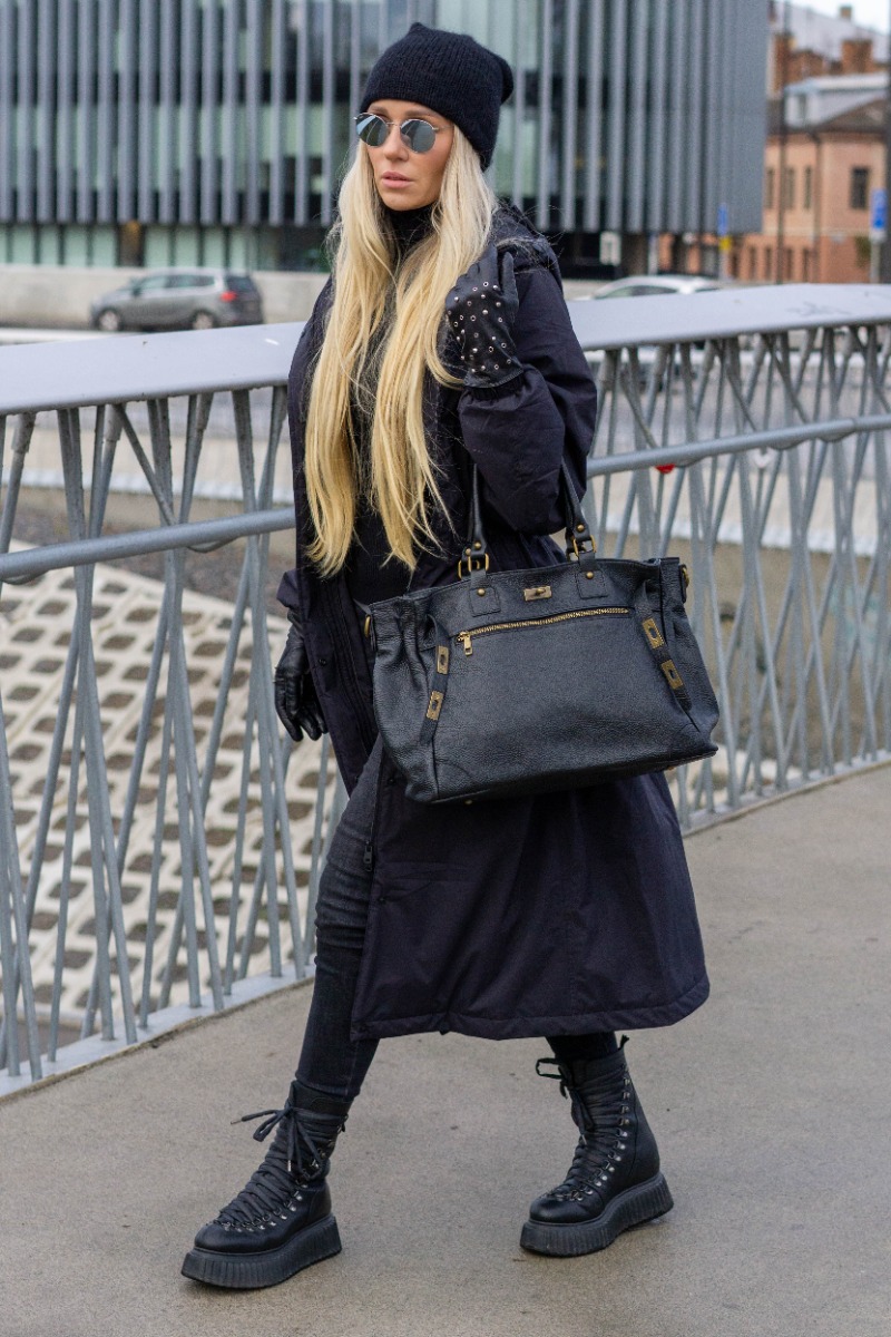 Juoda natūralios odos rankinė kiekvienai progai